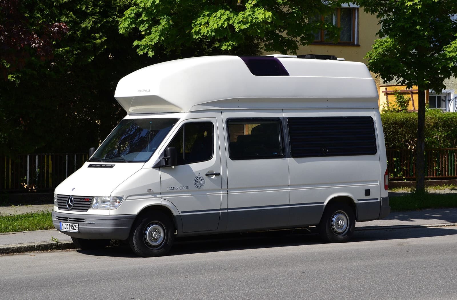 Mercedes-Benz James Cook photo 1